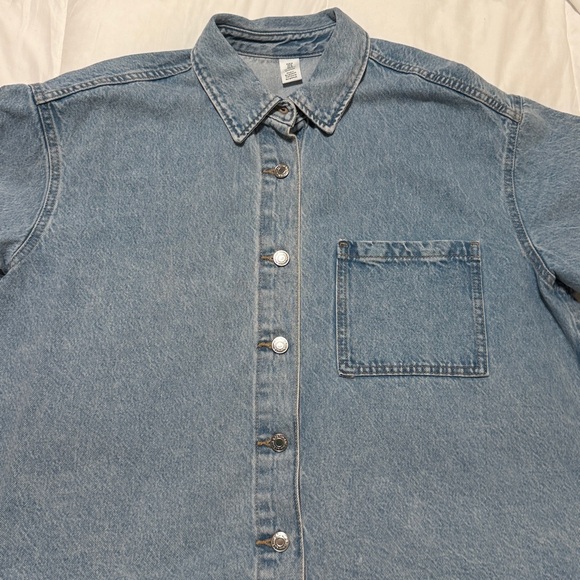 H&M SHORT SLEEVE OVERSIZED DENIM SHIRT - Picture 5 of 9